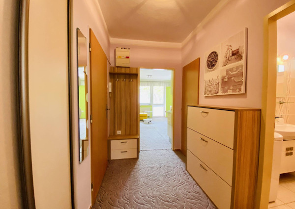 REZERVOVANÉ Zariadený 2-izbový byt s loggiou