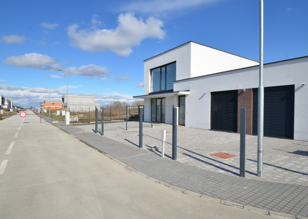 NOVOSTAVBA v štandarde – 4-izbový dom s terasou, parkovaním a nízkymi nákladmi v Kráľovej pri Senci