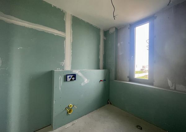 NOVOSTAVBA v štandarde – 4-izbový dom s terasou, parkovaním a nízkymi nákladmi v Kráľovej pri Senci