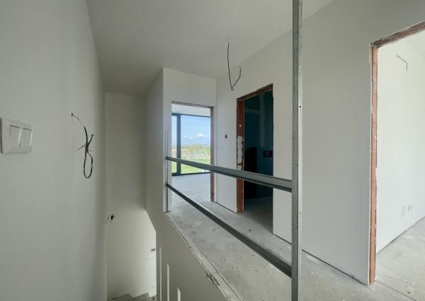 NOVOSTAVBA v štandarde – 4-izbový dom s terasou, parkovaním a nízkymi nákladmi v Kráľovej pri Senci