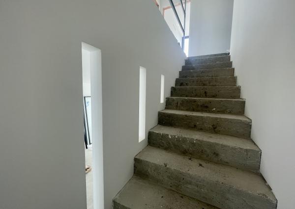 NOVOSTAVBA v štandarde – 4-izbový dom s terasou, parkovaním a nízkymi nákladmi v Kráľovej pri Senci