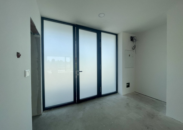 NOVOSTAVBA v štandarde – 4-izbový dom s terasou, parkovaním a nízkymi nákladmi v Kráľovej pri Senci