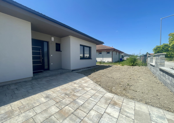 Skolaudovaný rodinný dom 4+1 s modernými technológiami, pozemok 617 m²