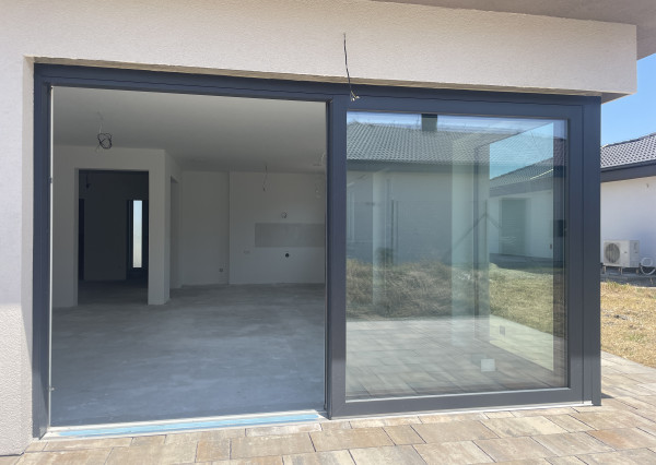 Skolaudovaný rodinný dom 4+1 s modernými technológiami, pozemok 617 m²