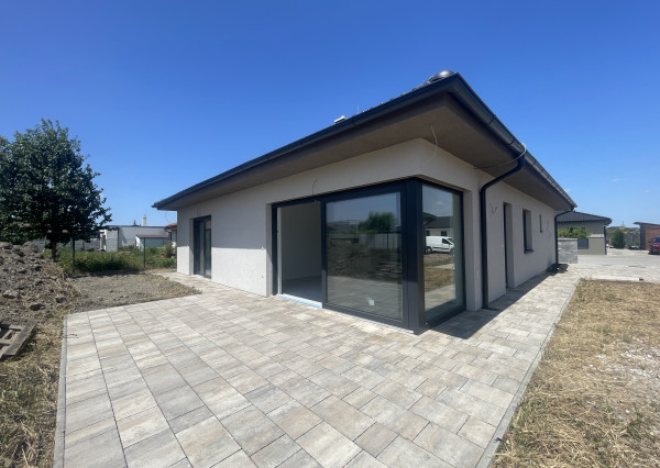 Skolaudovaný rodinný dom 4+1 s modernými technológiami, pozemok 617 m²