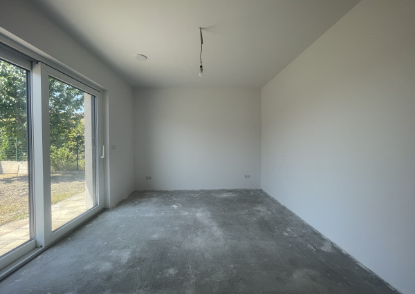 Skolaudovaný rodinný dom 4+1 s modernými technológiami, pozemok 617 m²