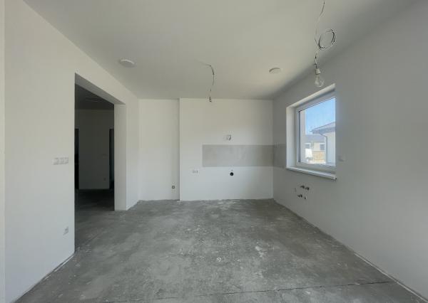 Skolaudovaný rodinný dom 4+1 s modernými technológiami, pozemok 617 m²