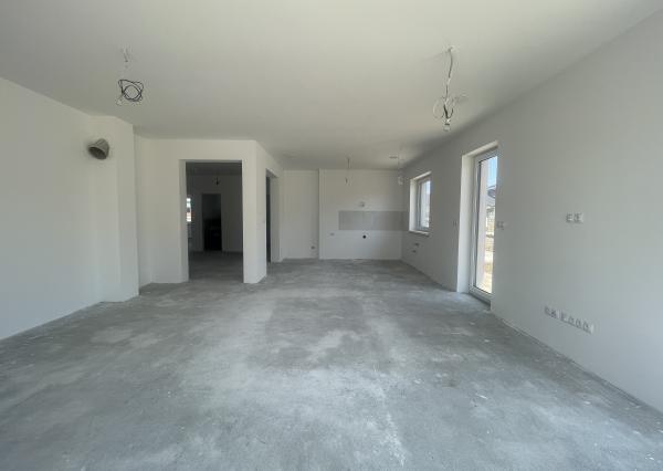 Skolaudovaný rodinný dom 4+1 s modernými technológiami, pozemok 617 m²