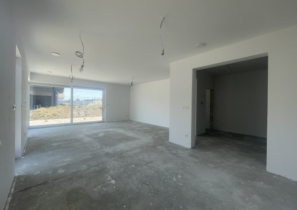 Skolaudovaný rodinný dom 4+1 s modernými technológiami, pozemok 617 m²