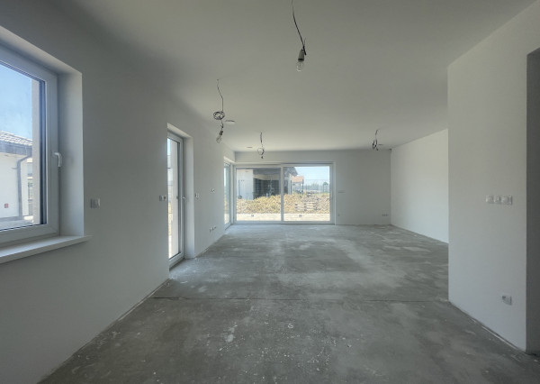 Skolaudovaný rodinný dom 4+1 s modernými technológiami, pozemok 617 m²