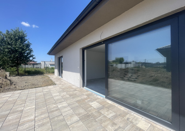 Skolaudovaný rodinný dom 4+1 s modernými technológiami, pozemok 617 m²