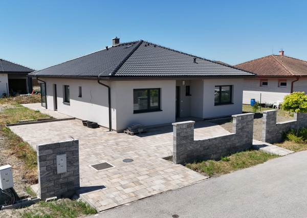 Skolaudovaný rodinný dom 4+1 s modernými technológiami, pozemok 617 m²