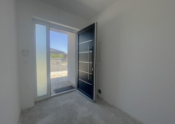 Skolaudovaný rodinný dom 4+1 s modernými technológiami, pozemok 617 m²