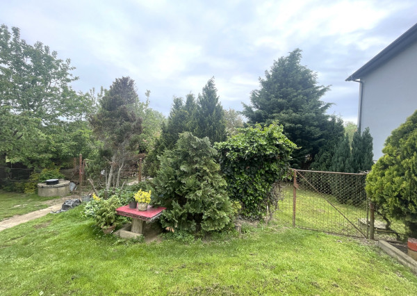 Dvojpodlažný rodinný dom na krásnom veľkom pozemku