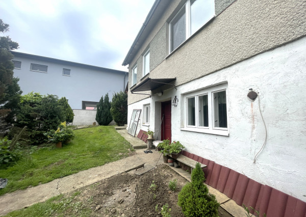 Dvojpodlažný rodinný dom na krásnom veľkom pozemku