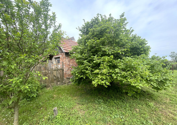 Dvojpodlažný rodinný dom na krásnom veľkom pozemku