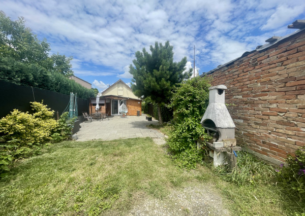 Zrekonštruovaný rodinný dom v centre obce k okamžitému nasťahovaniu