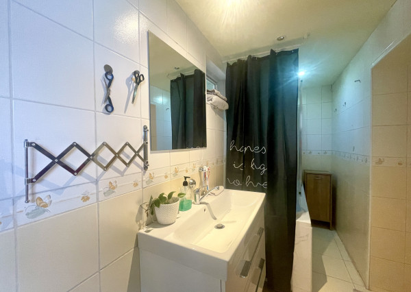 Zrekonštruovaný rodinný dom v centre obce k okamžitému nasťahovaniu