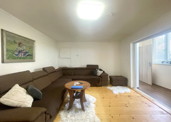 Zrekonštruovaný rodinný dom v centre obce k okamžitému nasťahovaniu