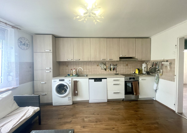 Zrekonštruovaný rodinný dom v centre obce k okamžitému nasťahovaniu