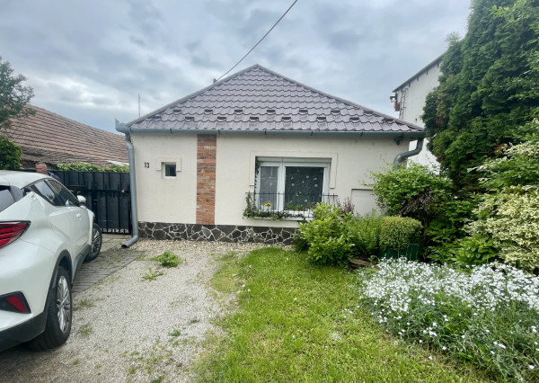 Zrekonštruovaný rodinný dom v centre obce k okamžitému nasťahovaniu