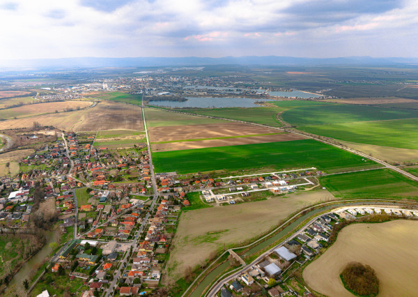 Stavebný pozemok s projektom a stavebným povolením