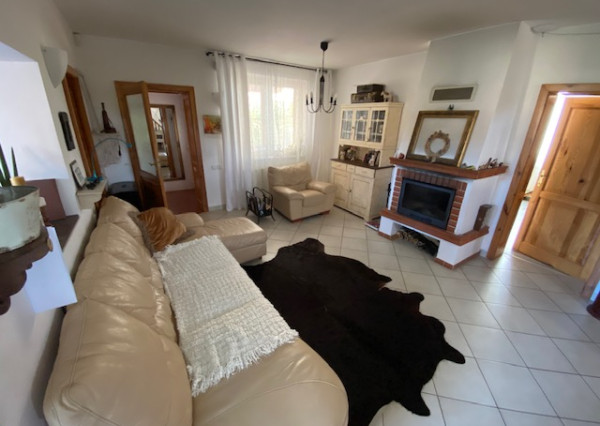 Veľký RD 5 min. od Senca, altánok, bazén, prístrešok na auto