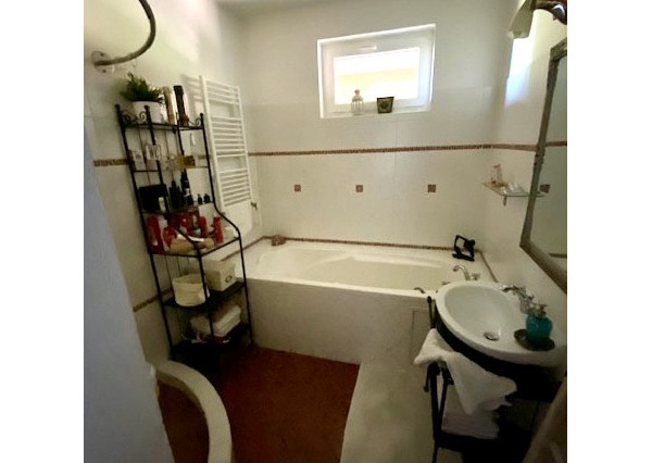 Veľký RD 5 min. od Senca, altánok, bazén, prístrešok na auto