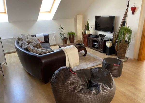 Veľký RD 5 min. od Senca, altánok, bazén, prístrešok na auto