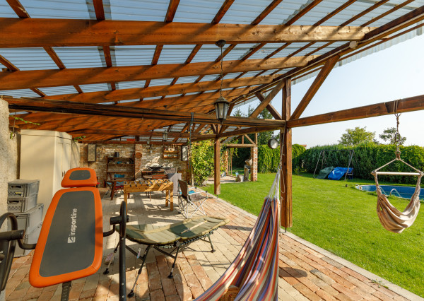 Veľký RD 5 min. od Senca, altánok, bazén, prístrešok na auto