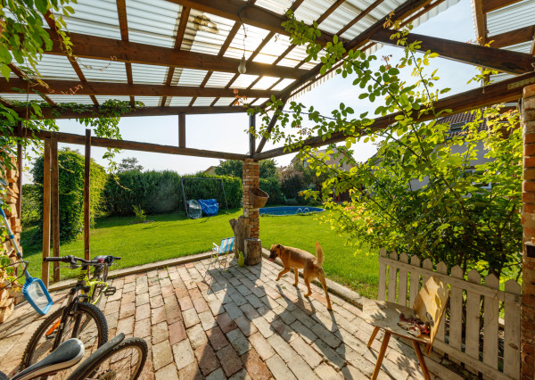 Veľký RD 5 min. od Senca, altánok, bazén, prístrešok na auto