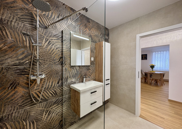 Buď prvý - zrekonštruovaný, zariadený 2i byt v RD so záhradou