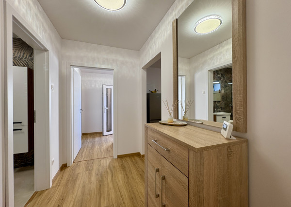 Buď prvý - zrekonštruovaný, zariadený 2i byt v RD so záhradou