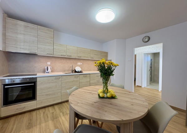 Buď prvý - zrekonštruovaný, zariadený 2i byt v RD so záhradou