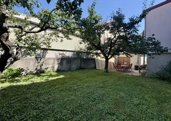 Buď prvý - zrekonštruovaný, zariadený 2i byt v RD so záhradou