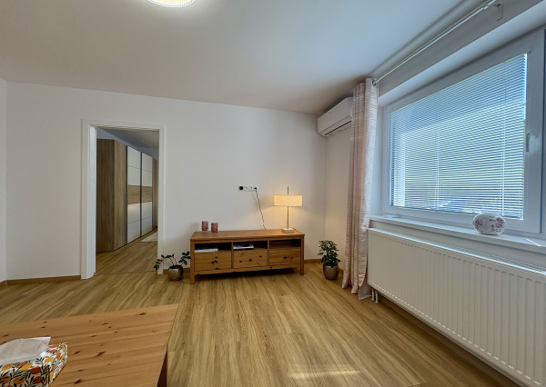 Buď prvý - zrekonštruovaný, zariadený 2i byt v RD so záhradou