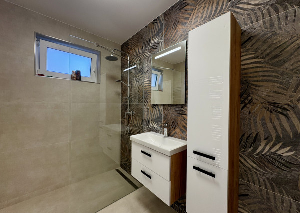 Buď prvý - zrekonštruovaný, zariadený 2i byt v RD so záhradou