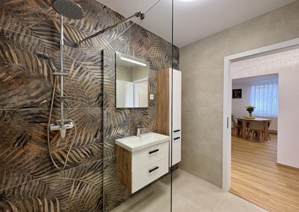 Buď prvý - zrekonštruovaný, zariadený 2i byt v RD so záhradou