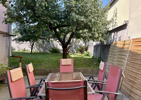 Buď prvý - zrekonštruovaný, zariadený 2i byt v RD so záhradou