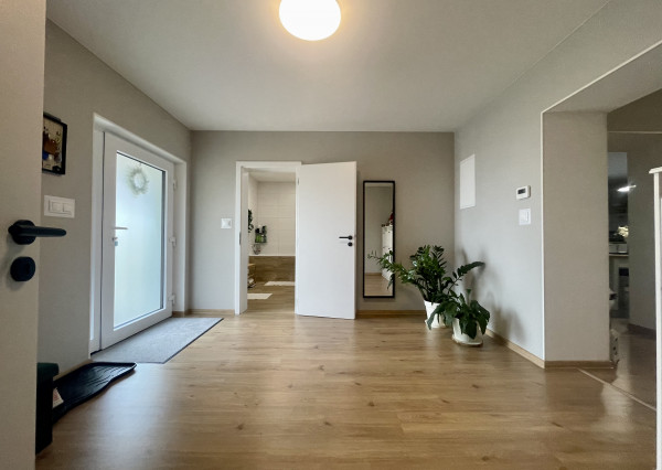 Štýlový, zrekonštruovaný a zariadený rodinný dom len 10 min od Trnavy