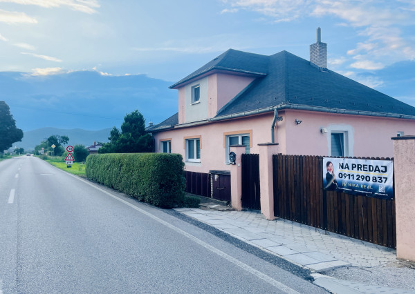 Štýlový, zrekonštruovaný, zariadený rodinný dom pripravený na okamžité nasťahovanie