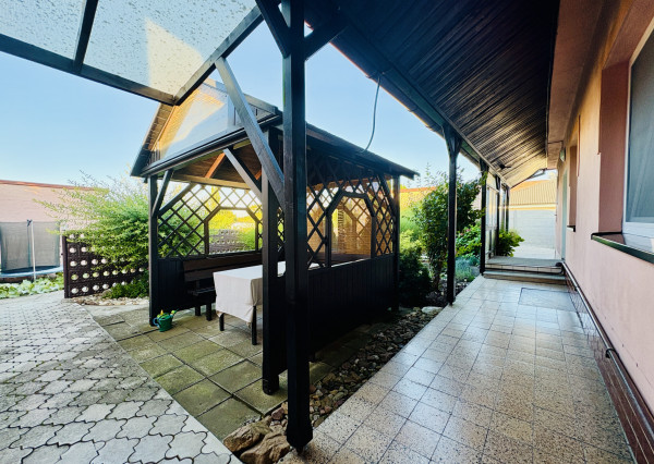 Štýlový, zrekonštruovaný, zariadený rodinný dom pripravený na okamžité nasťahovanie