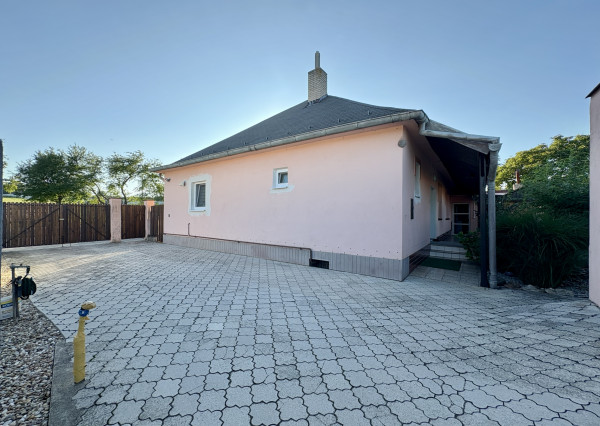 Štýlový, zrekonštruovaný, zariadený rodinný dom pripravený na okamžité nasťahovanie