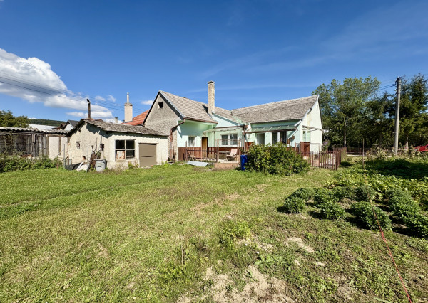 Priestranný rodinný dom v pôvodnom stave - Dobrá Voda