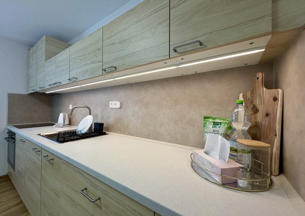 Buď prvý - zrekonštruovaný, zariadený 2i byt v RD so záhradou