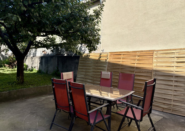 Buď prvý - zrekonštruovaný, zariadený 2i byt v RD so záhradou