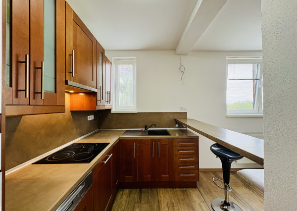 Na prenájom veľký 2i byt v rodinnom dome s parkovacím miestom