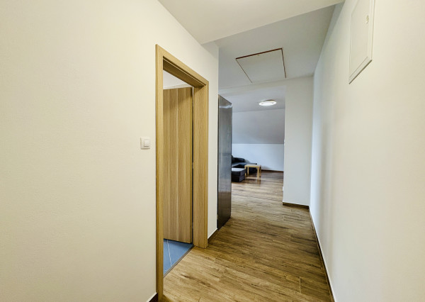 Na prenájom veľký 2i byt v rodinnom dome s parkovacím miestom