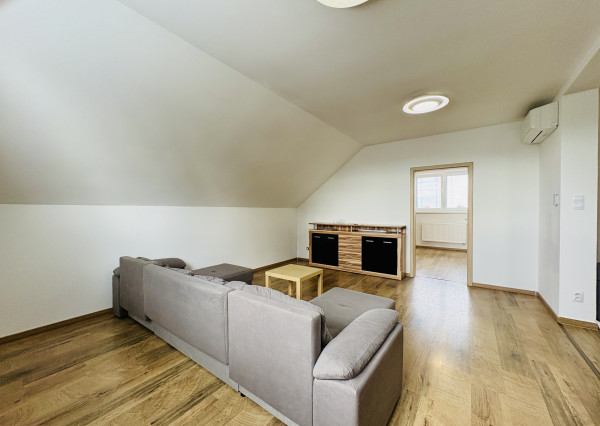 Na prenájom veľký 2i byt v rodinnom dome s parkovacím miestom