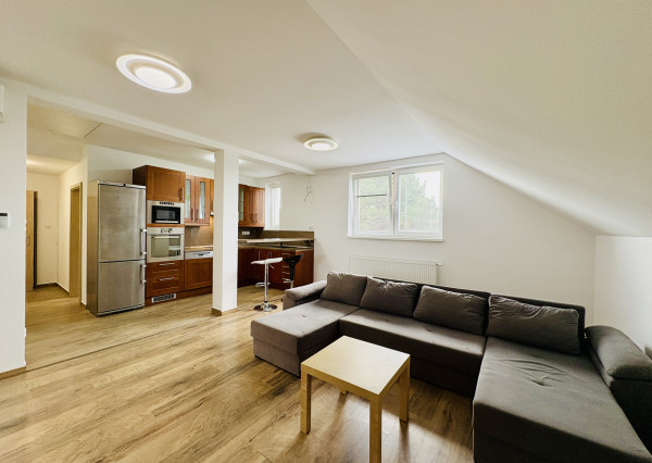 Na prenájom veľký 2i byt v rodinnom dome s parkovacím miestom